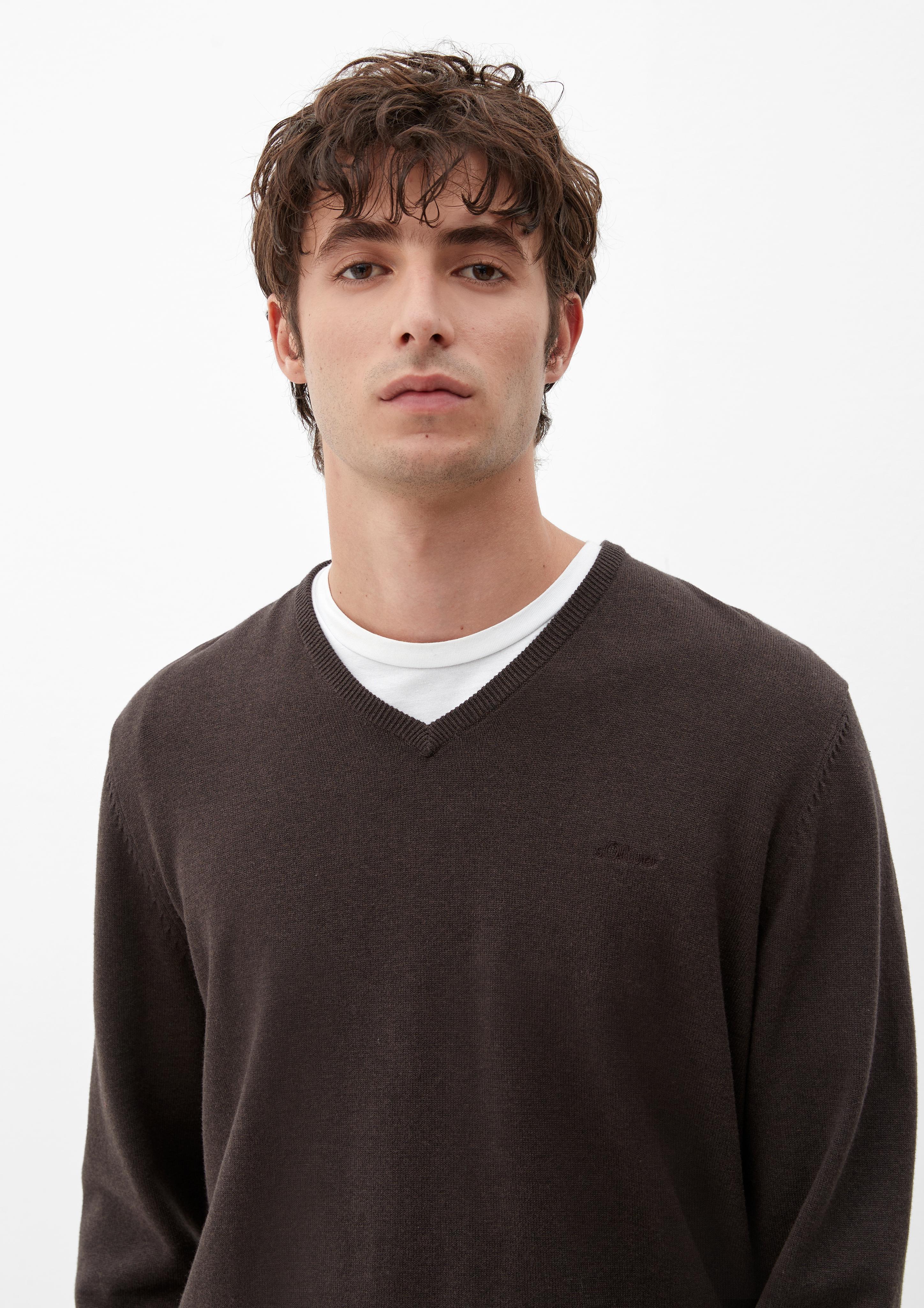Feinstrickpulli mit V-Ausschnitt  03.899.61.7623-88W0