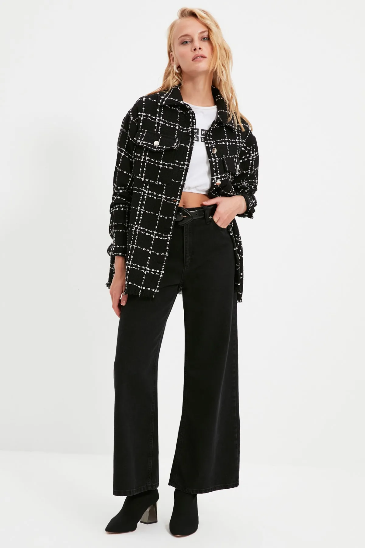 Trendyol Collection  Schwarzes, kariertes, gewebtes Tweed-Jackenhemd mit Taschendetails TWOAW21GO0087