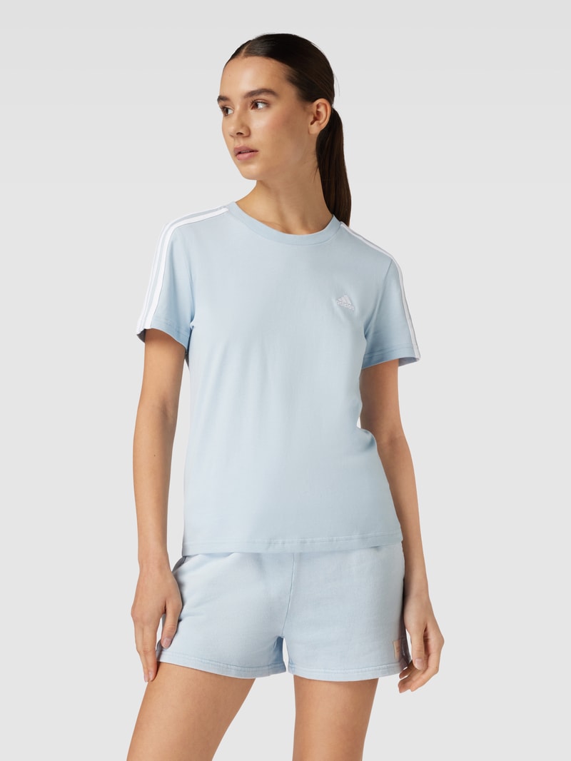 T-Shirt mit labeltypischen Kontraststreifen in hellblau