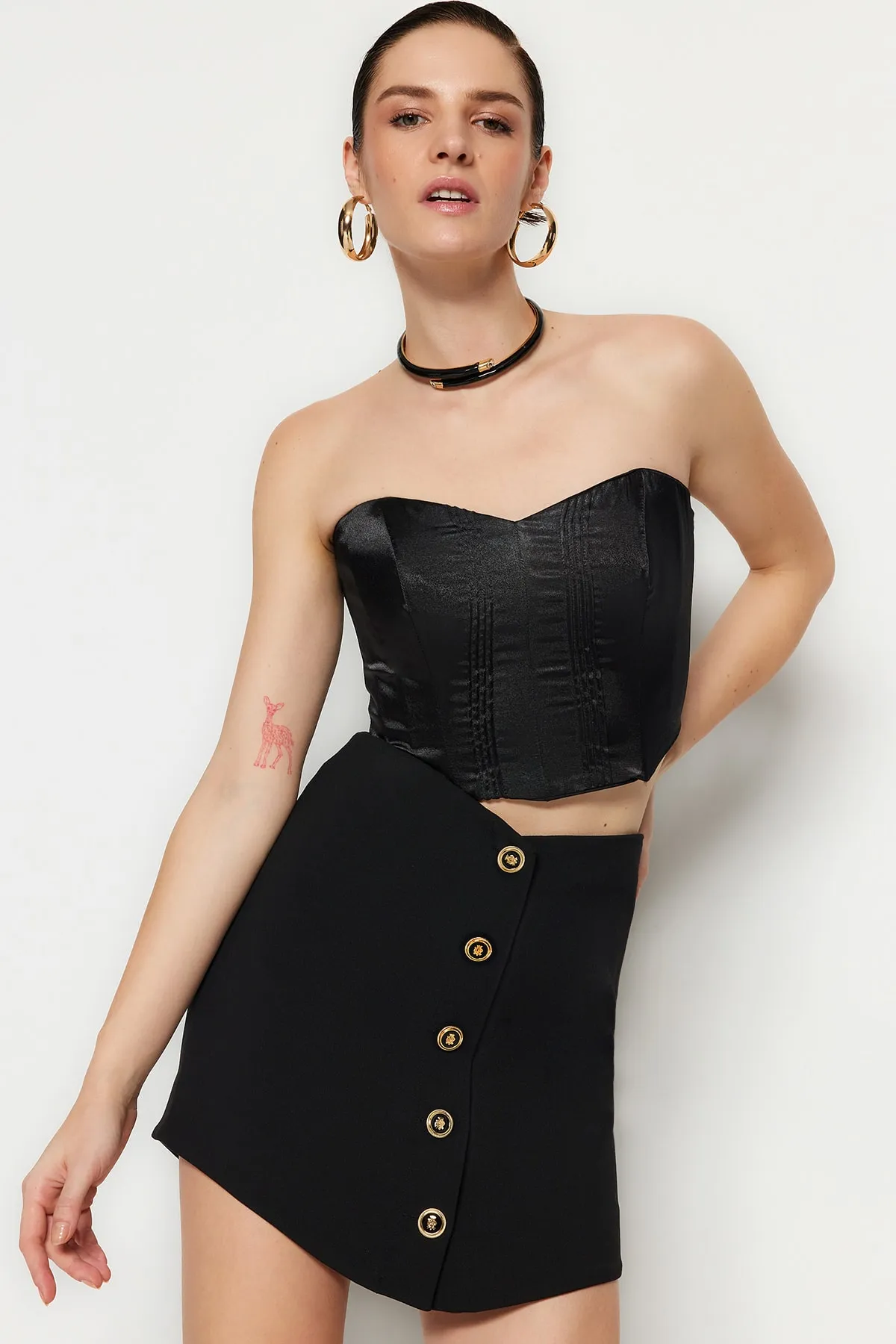 Trendyol Collection  Schwarzes, bauchfreies, gefüttertes Bustier aus Webstoff TPRSS22BS0069