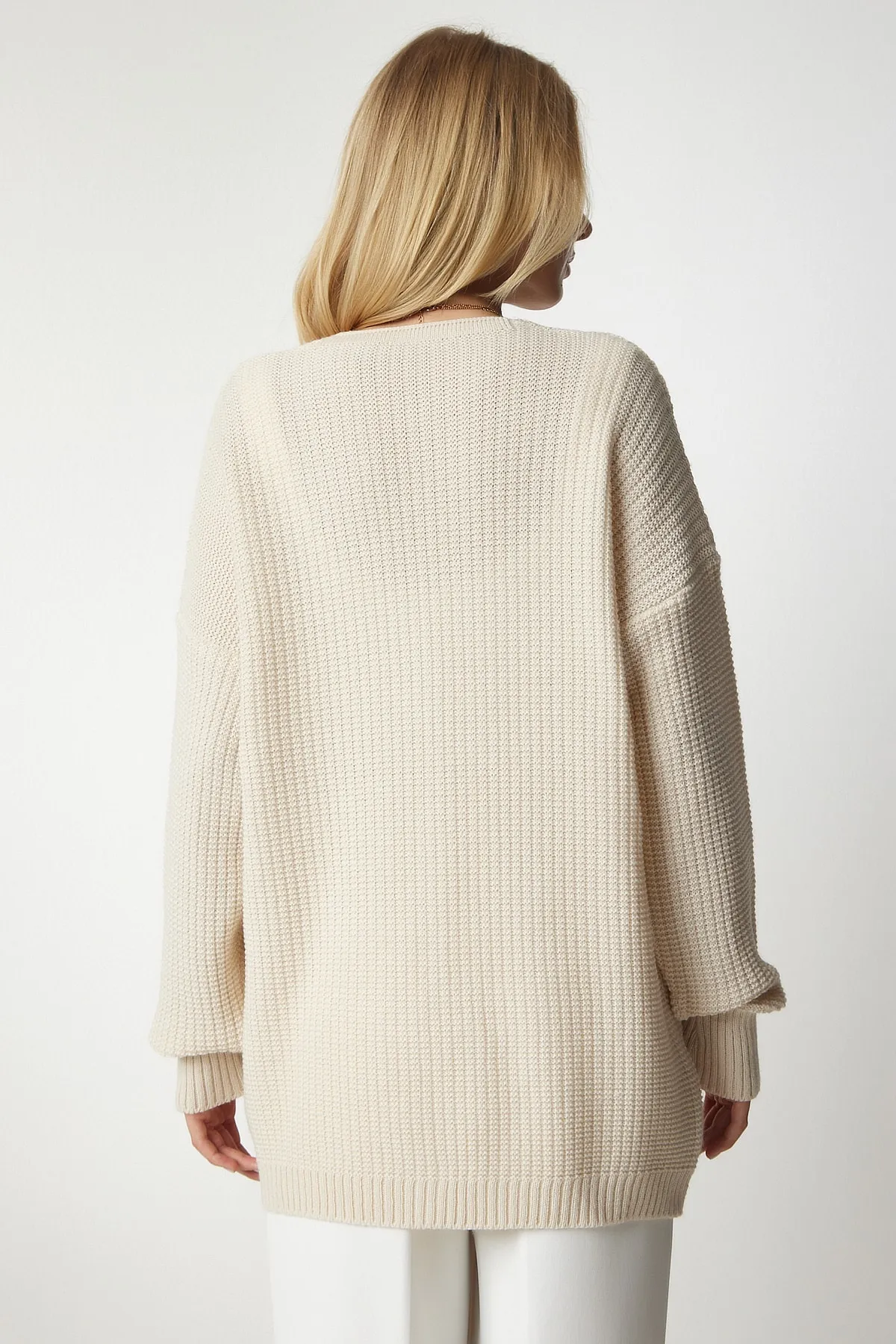 Happiness İstanbul  Cremefarbene Strickjacke aus Strick mit Blumenstickerei für Damen KG00002
