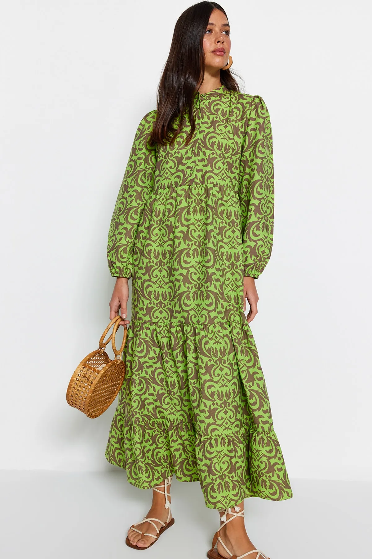 Trendyol Modest  Ölgrünes, bedrucktes, halblanges Kleid aus gewebter Baumwolle mit weiter Passform TCTSS23EB00222