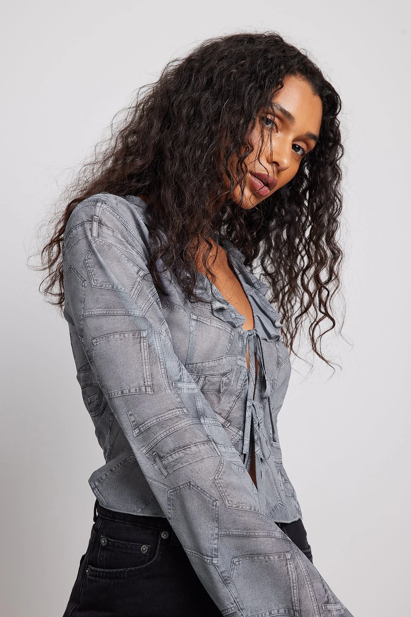 Langärmelige Chiffonbluse mit Rüschendetail