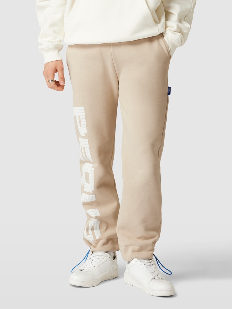 PEQUS X P&C - Sweatpants mit Label-Details in beige