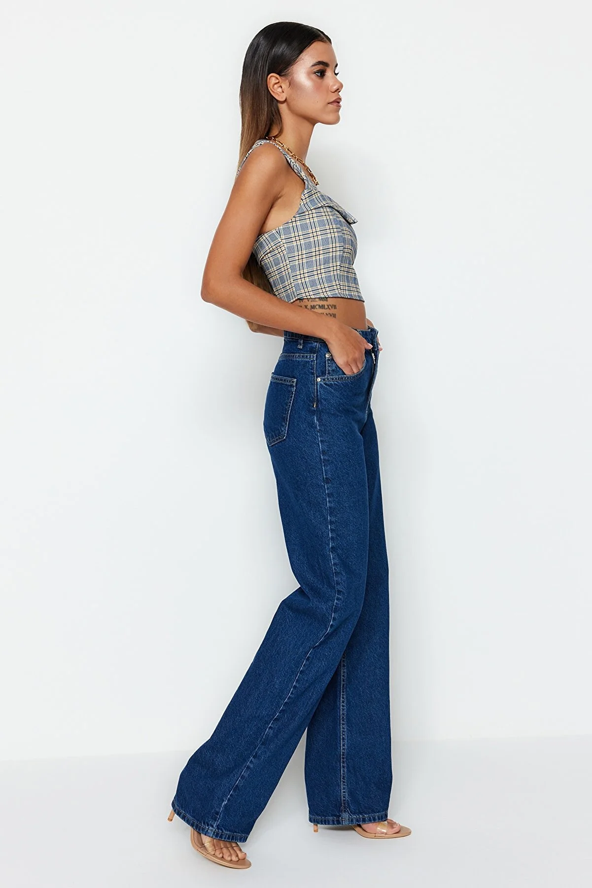 Trendyol Collection  Blaue Jeans mit hoher Taille und weitem Bein TWOSS23JE00068