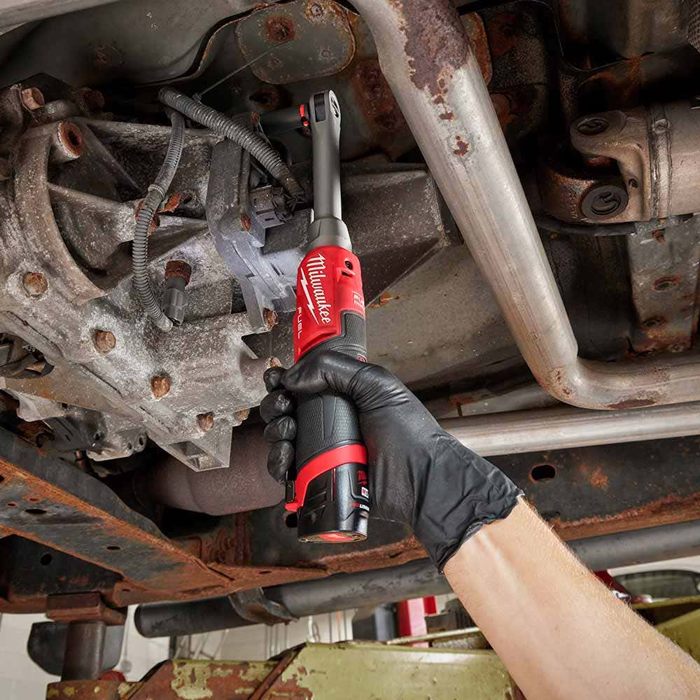 Chave de catraca de alta velocidade e longo alcance MILWAUKEE FUEL™ 12V 3/8