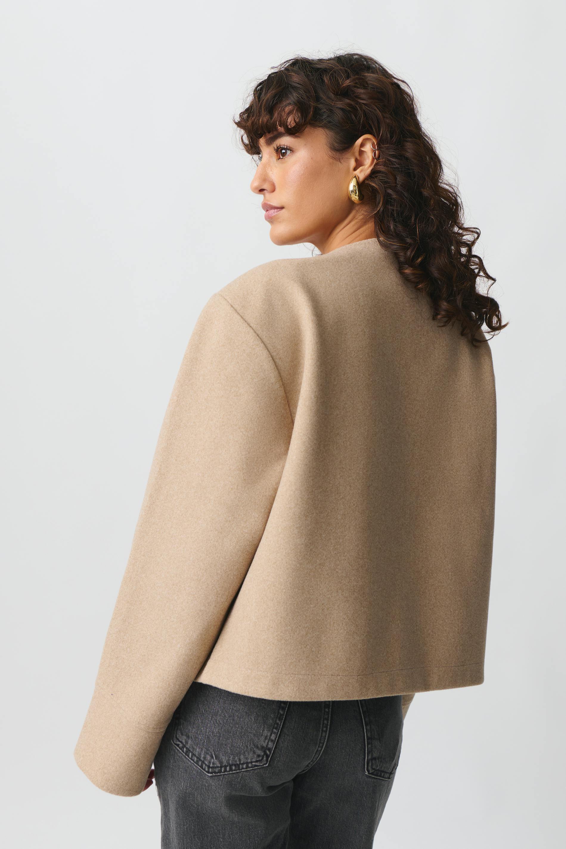One button jacket
