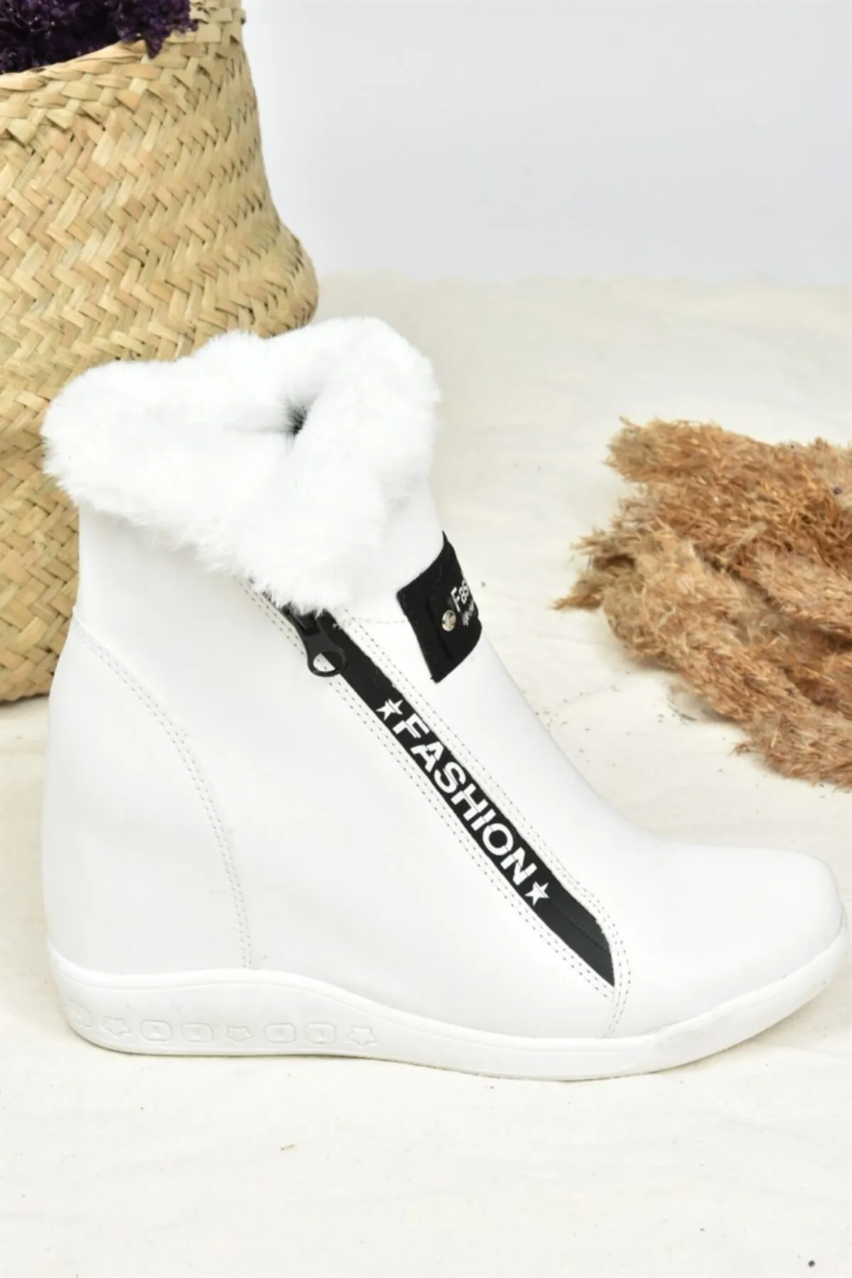 Fox Shoes  Weiße Damenstiefel mit verstecktem Absatz L239610009