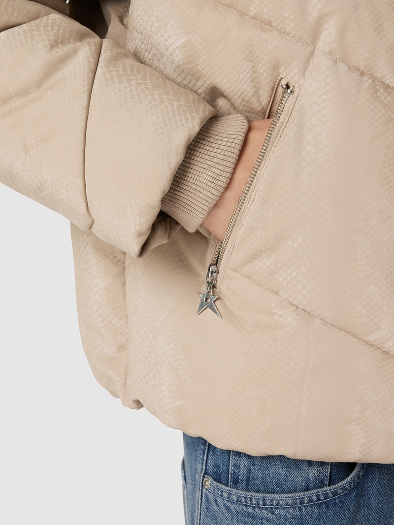 Steppjacke mit Schlangenmuster in ecru
