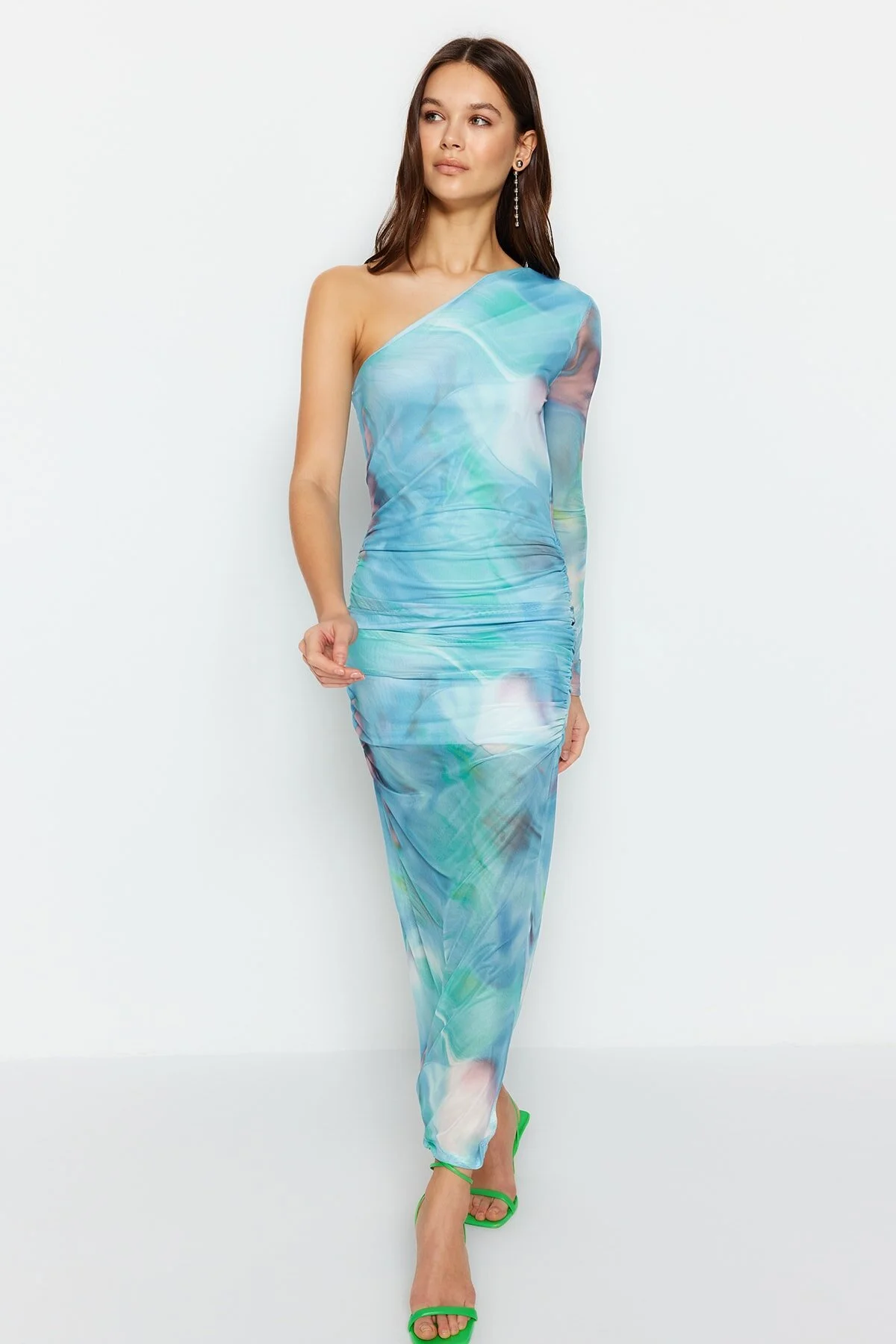 Trendyol Collection  Blaues, gemustertes, drapiertes, figurbetontes, flexibles Maxi-Bleistiftkleid aus Tüll TWOSS23EL01799