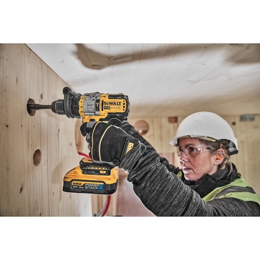 DeWalt DCK2052H2T-QW Kombinovani set Akumulatorska udarna bušilica DCD805 + Akumulatorski udarni odvijač 5DCF850 18V XR 2x 5.0Ah Višenamjenski punjač u TSTAK-u