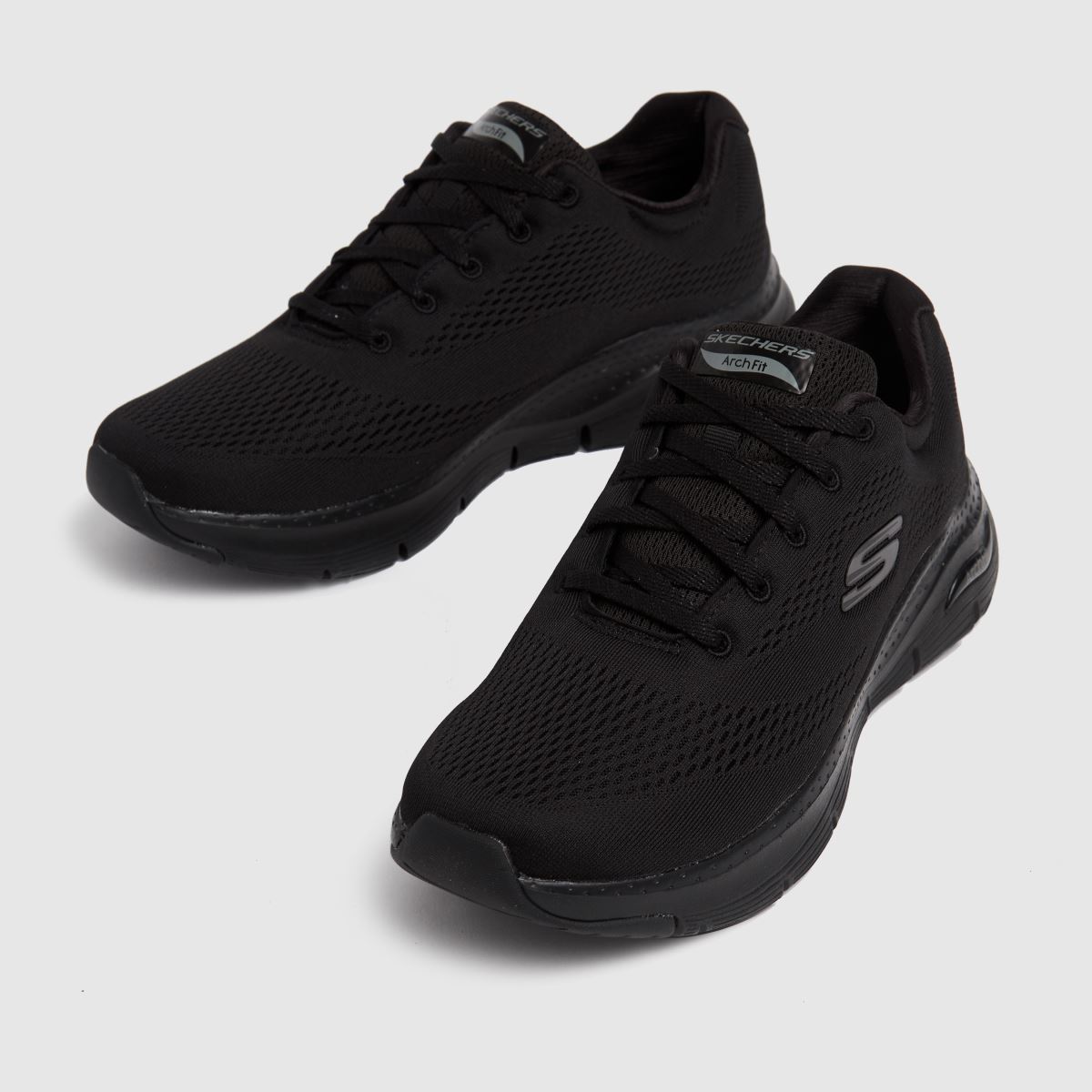 SKECHERS – Svarta sneakers med arch fit och bred passform