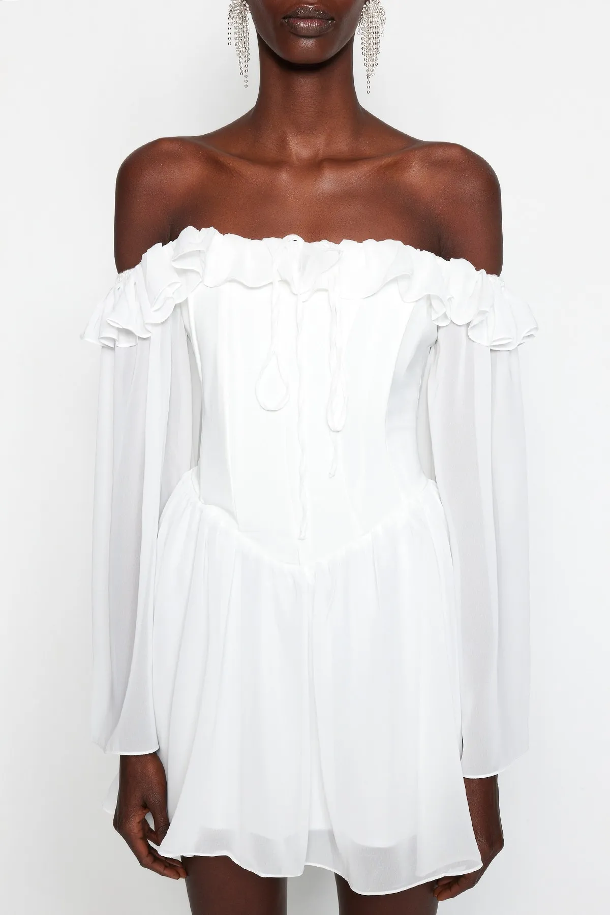 Trendyol Collection  Braut-Ecru-Taillenöffnung/Skater-Futter, Volant-Braut-Abendkleid aus Chiffon TPRSS23EL00096
