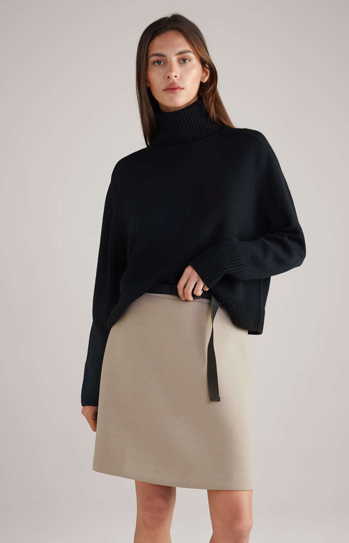 Schurwoll-Mix-Strickpullover in Schwarz