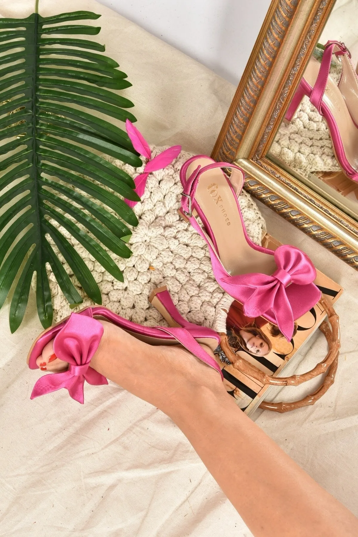 Fox Shoes  Fuchsiafarbene Damenschuhe mit Satinband und detailliertem Absatz