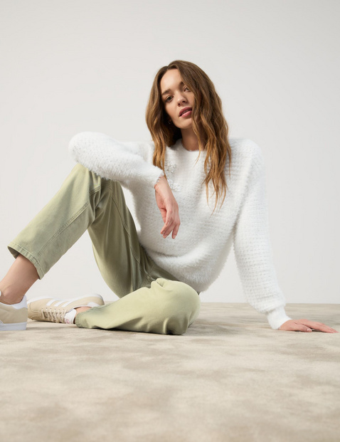 Flauschiger Pullover mit Pailletten-Detail