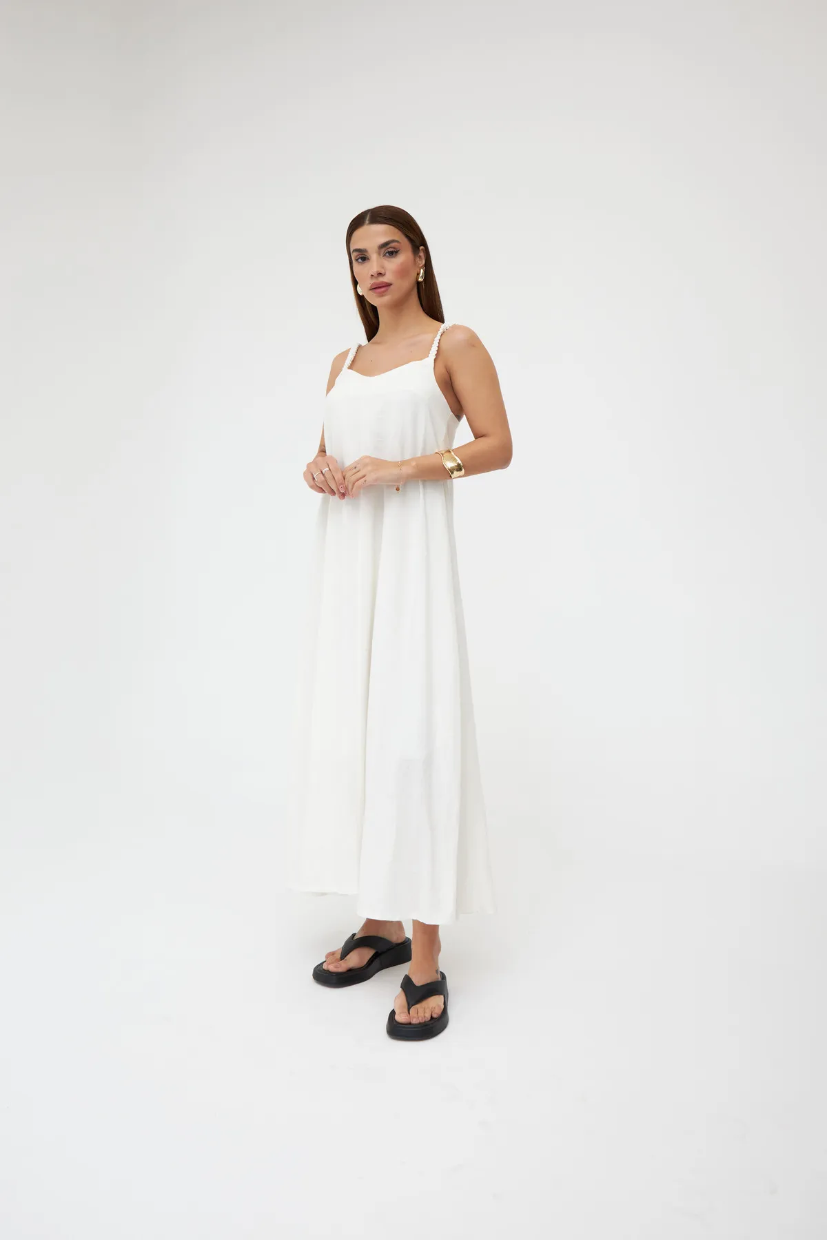 Laluvia  Ecrufarbenes, langes Leinenkleid mit Strickriemen