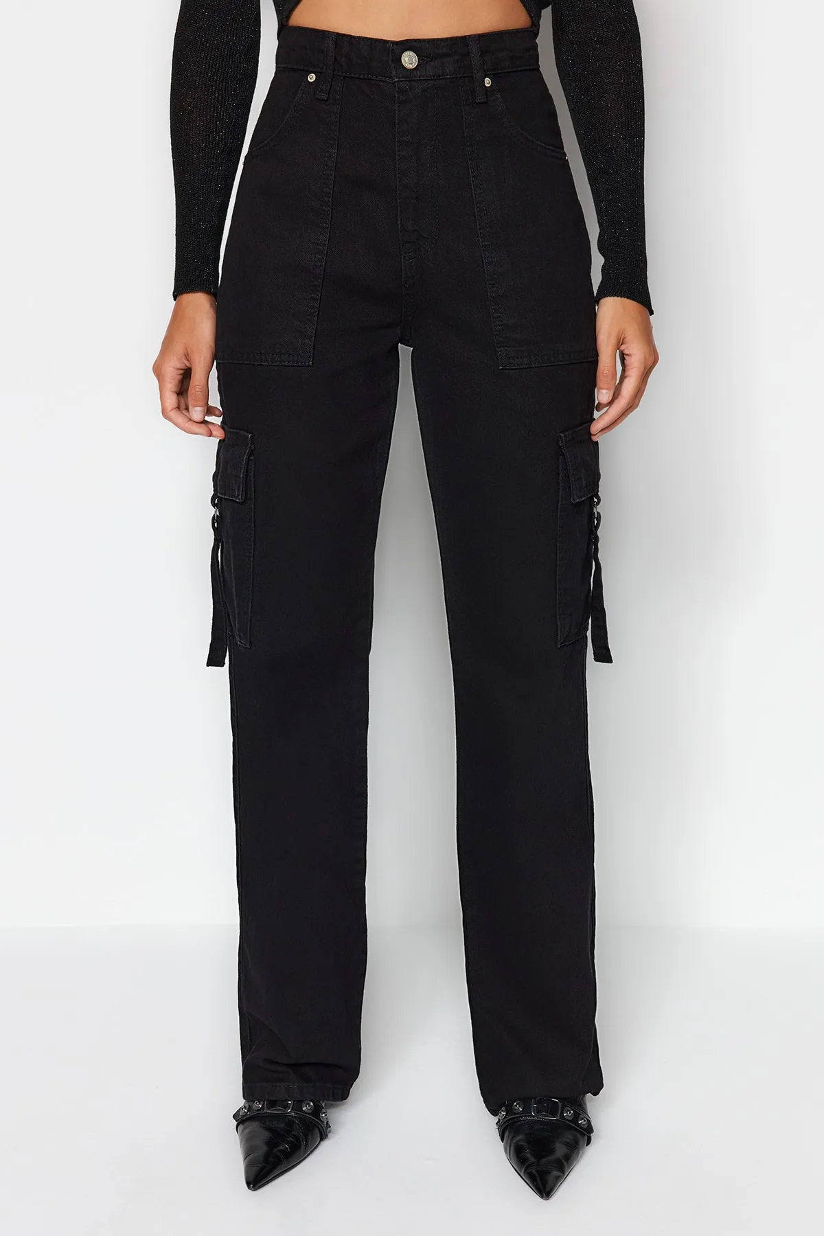 Trendyol Collection  Schwarze Cargo-Jeans mit hoher Taille und weitem Bein TWOSS22JE0657