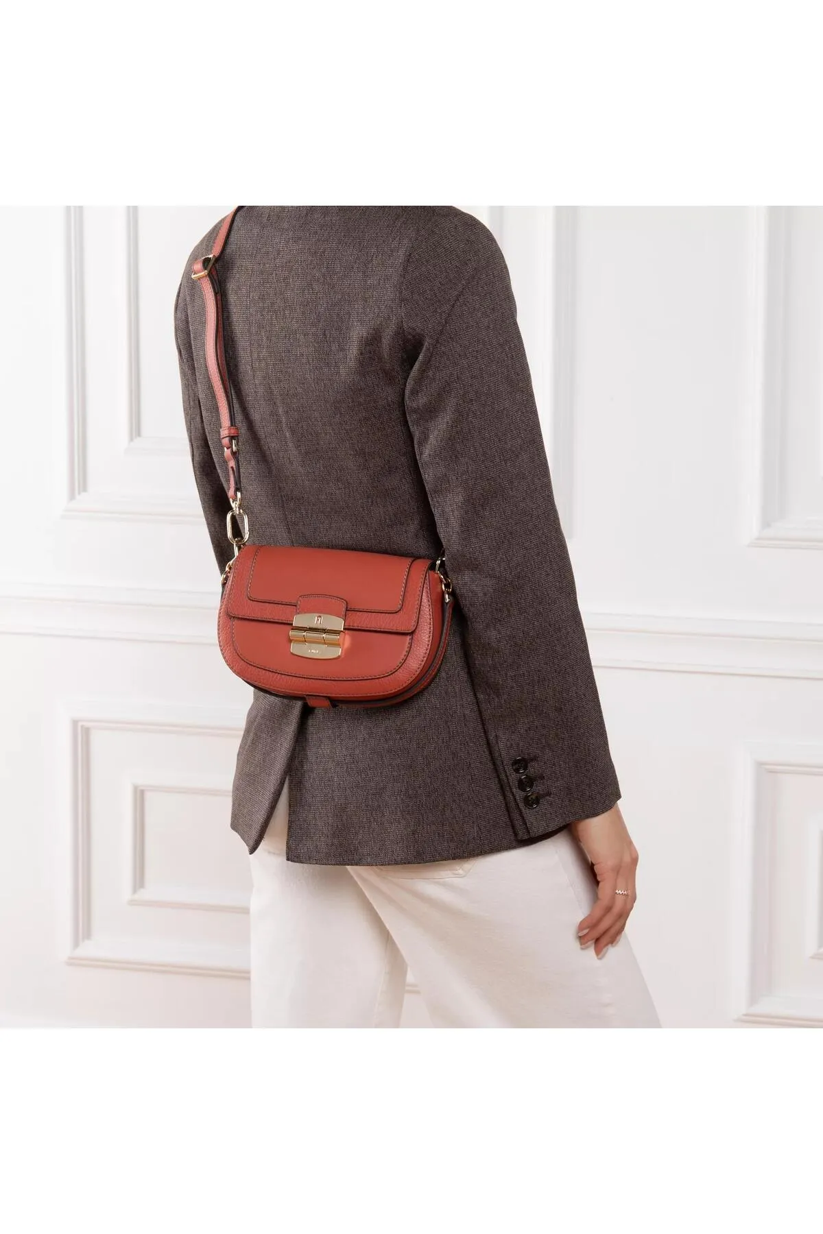 FURLA  Club 2 S Crossbody 26 Cannella