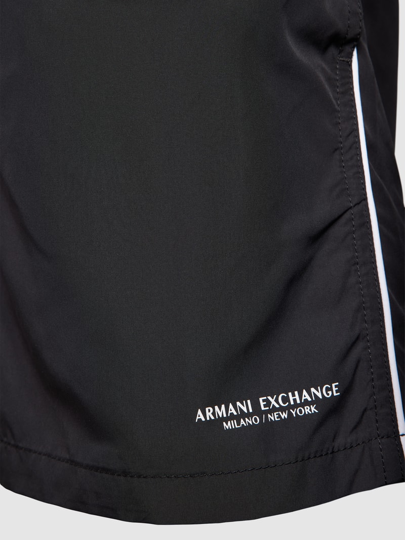 Badeshorts mit elastischem Bund in schwarz
