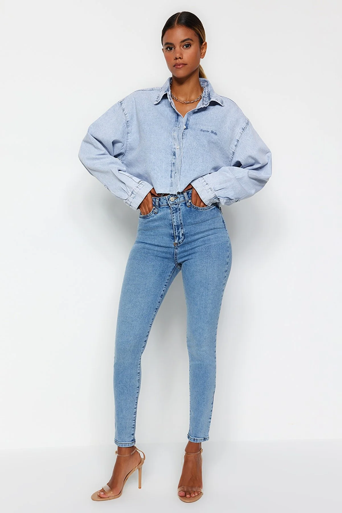 Trendyol Collection  Blaue Skinny-Jeans mit superhoher Taille TWOSS22JE0560