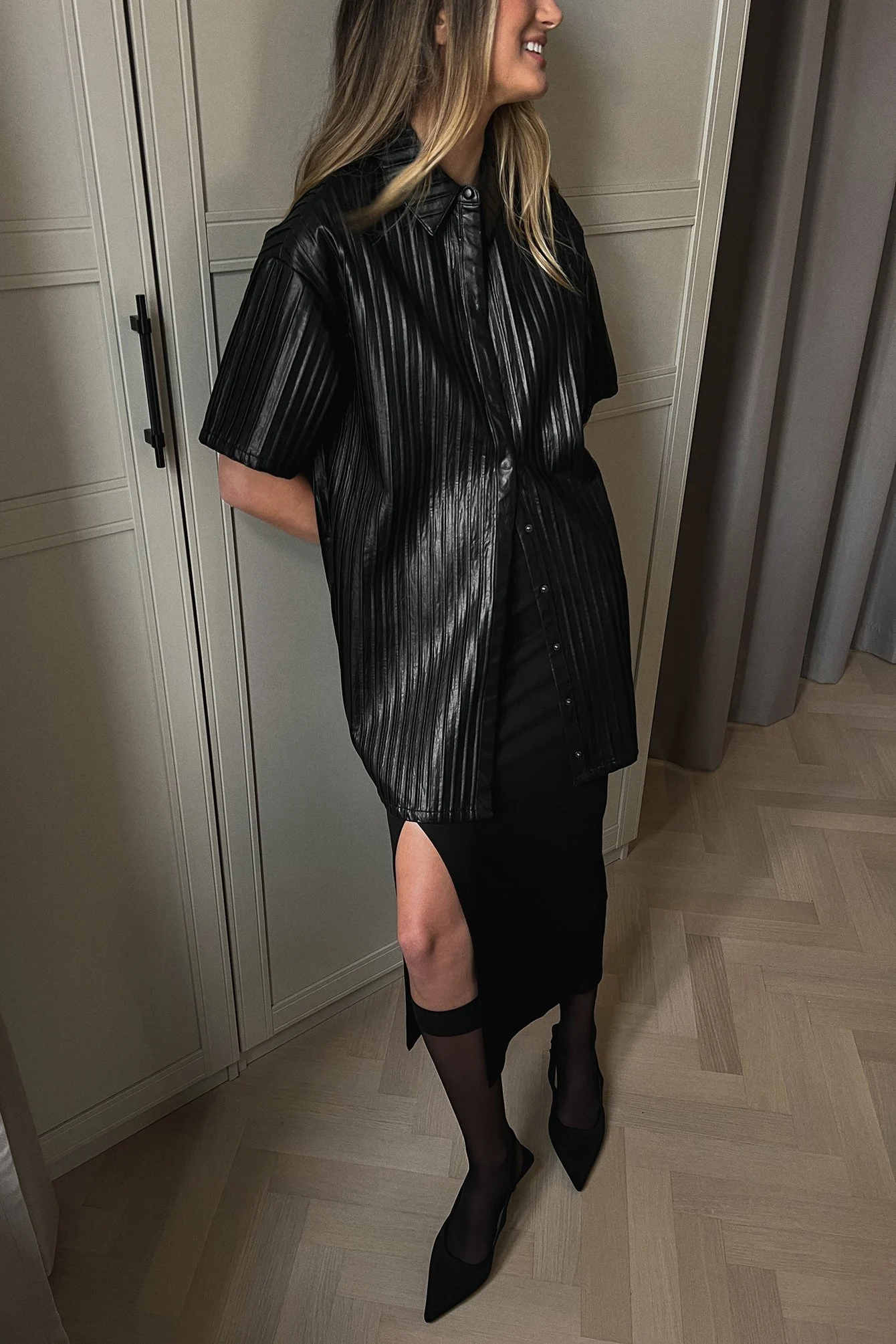 Plissiertes PU-Minikleid