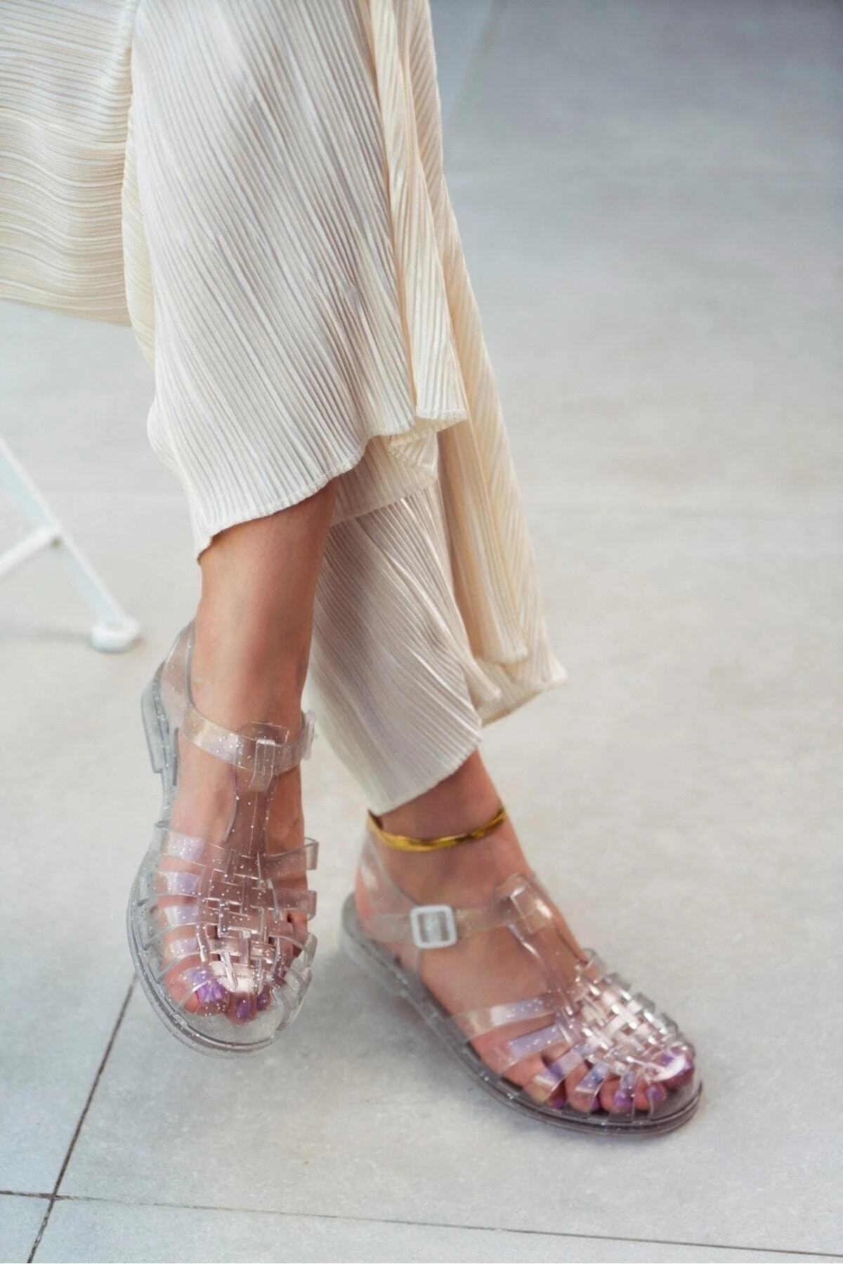 NİŞANTAŞI SHOES  Anderline Transparente, glitzernde Damensandalen mit Gürteldetail