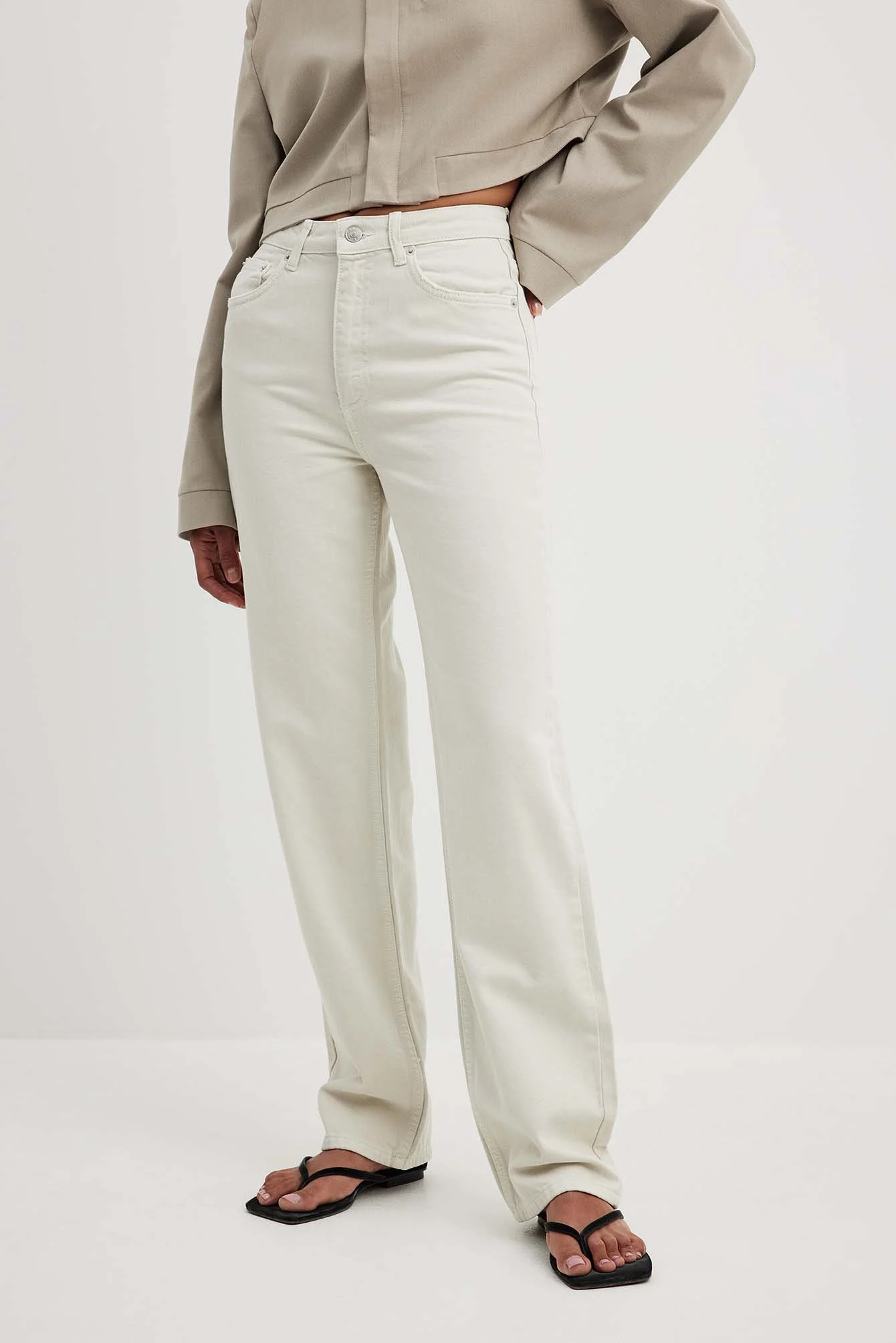 Gerade geschnittene Jeans mit hoher Taille