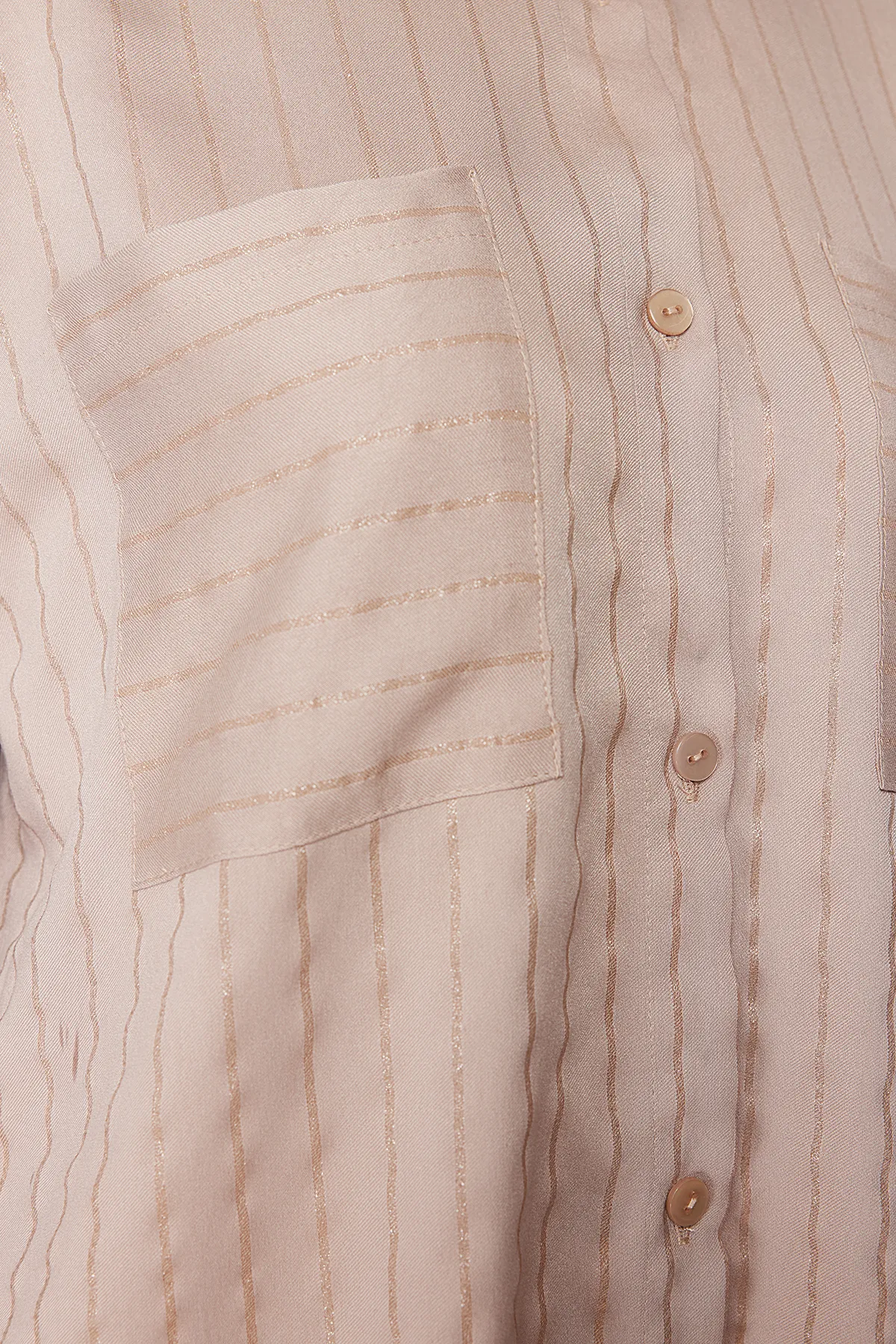 Trendyol Modest  Beige gestreiftes, gewebtes Hemd mit Glitzer TCTSS24TG00049