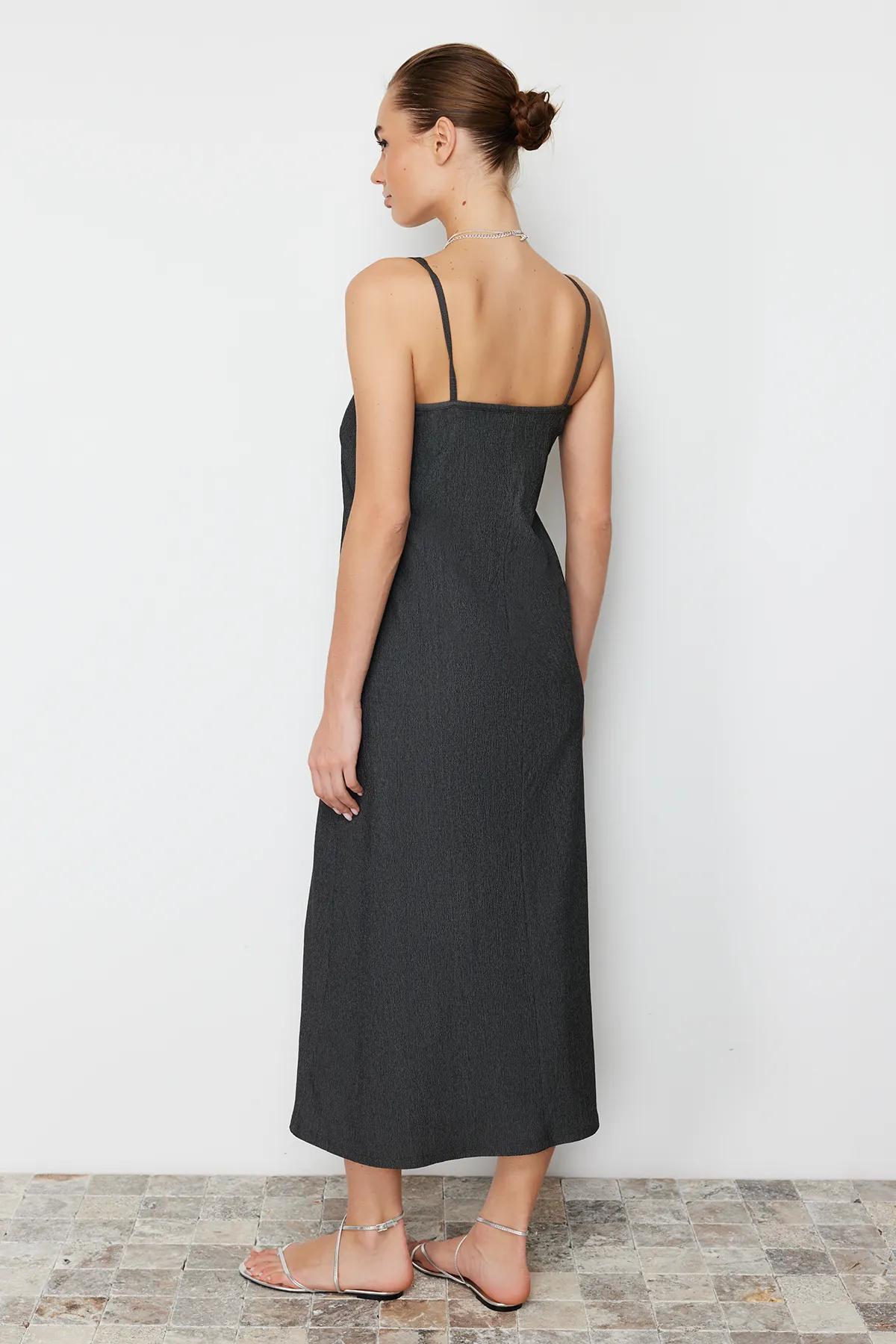Trendyol Collection  Anthrazitfarbener Shift/Straight Maxi mit geradem Riemen TWOSS24EL00288