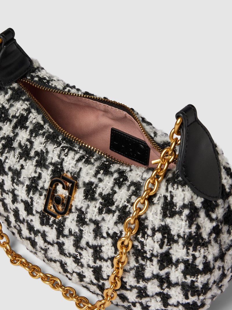 Pochette mit abnehmbarem Schulterriemen in schwarz