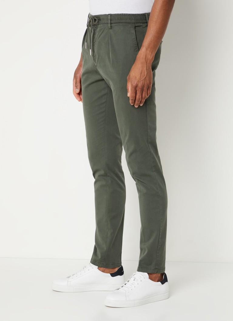 Pantaloni chino Profumo slim fit, confecționați din amestec de lyocell, cu buzunare laterale.