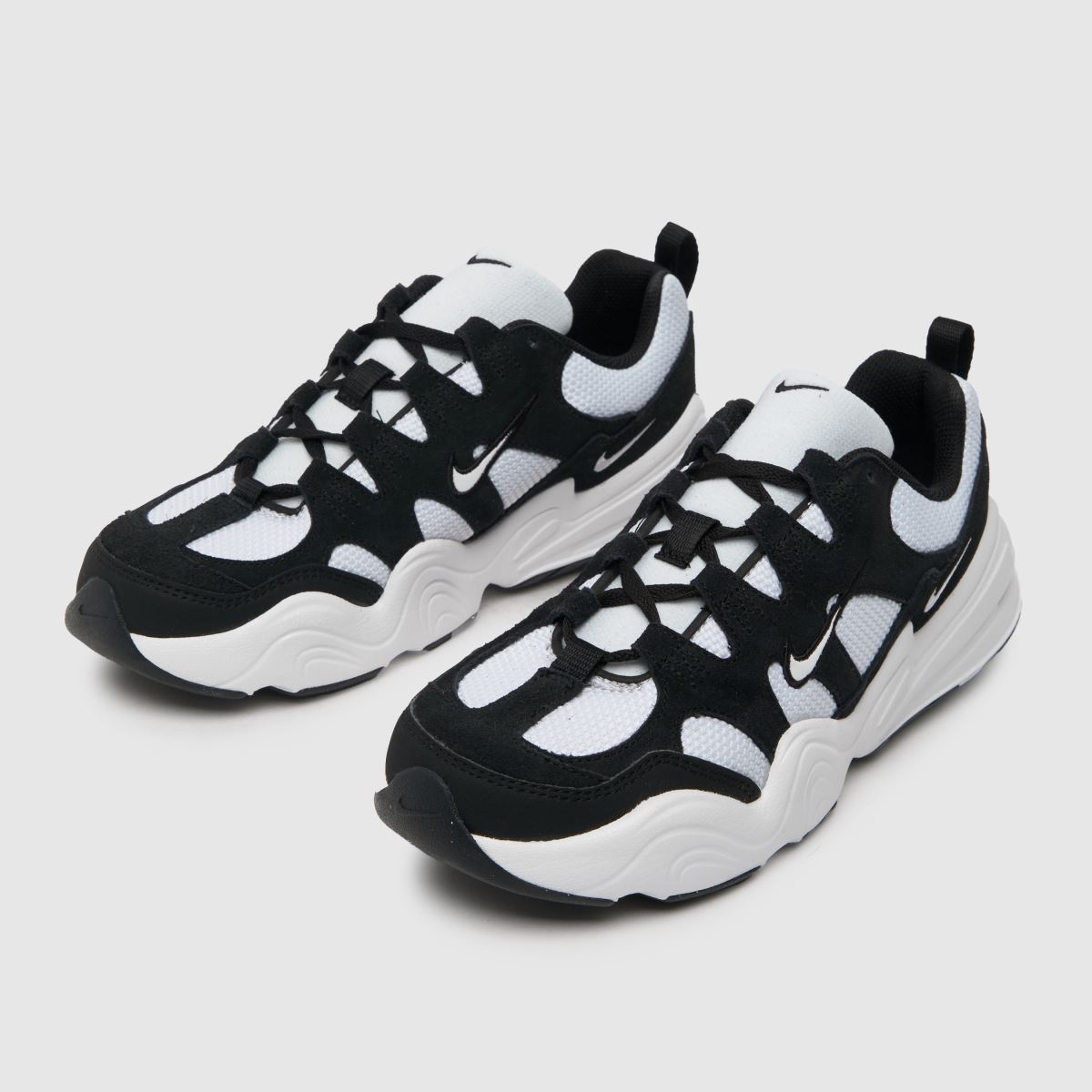 Športni copati Nike Tech Hera v črno-beli barvi