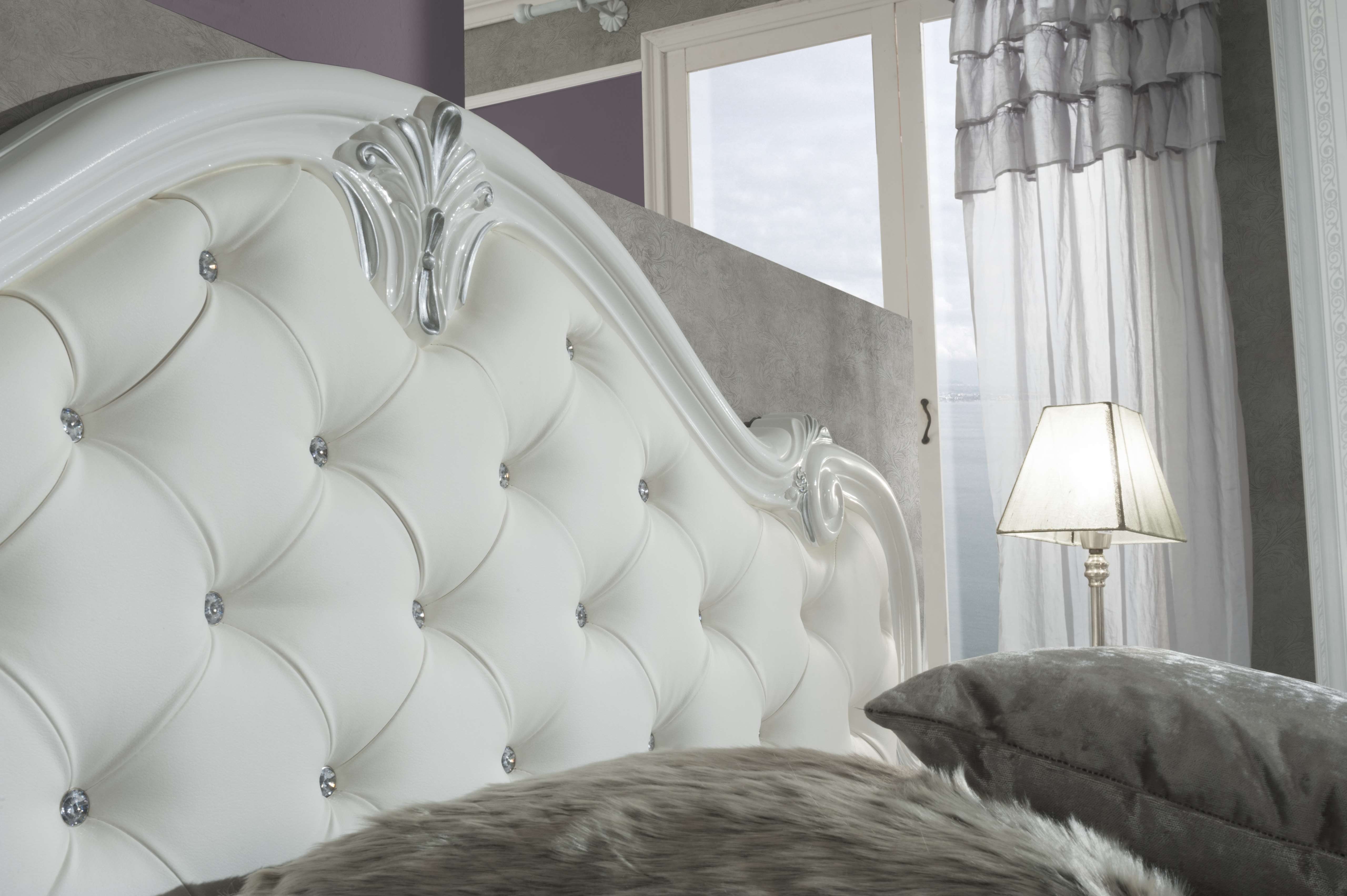 Interdesign24 Schlafzimmer-Set Livia, im klassischen Barock Stil Weiss/Silber Hochglanz 6-Teilig