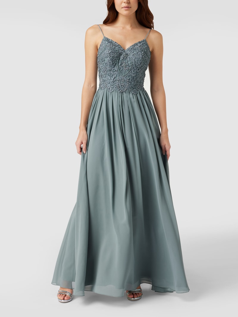 Abendkleid mit floralen Stickereien und Zierperlen in schilf