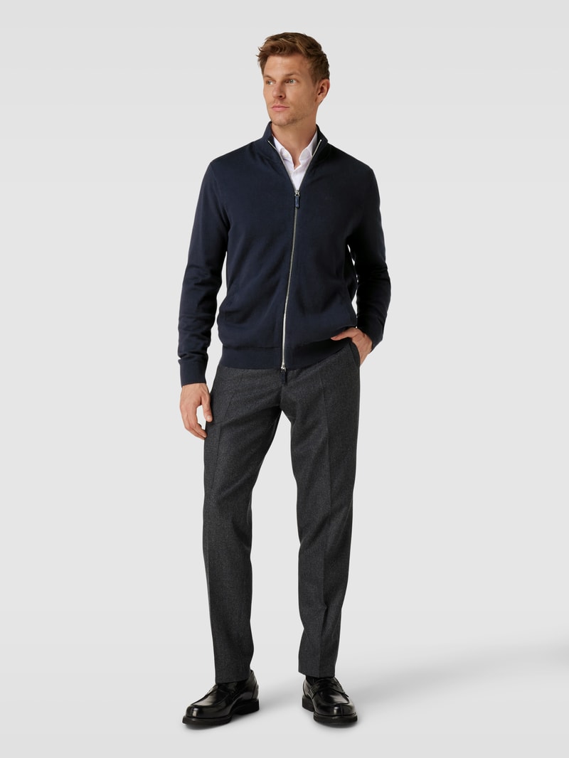 Strickjacke mit Stehkragen in marineblau