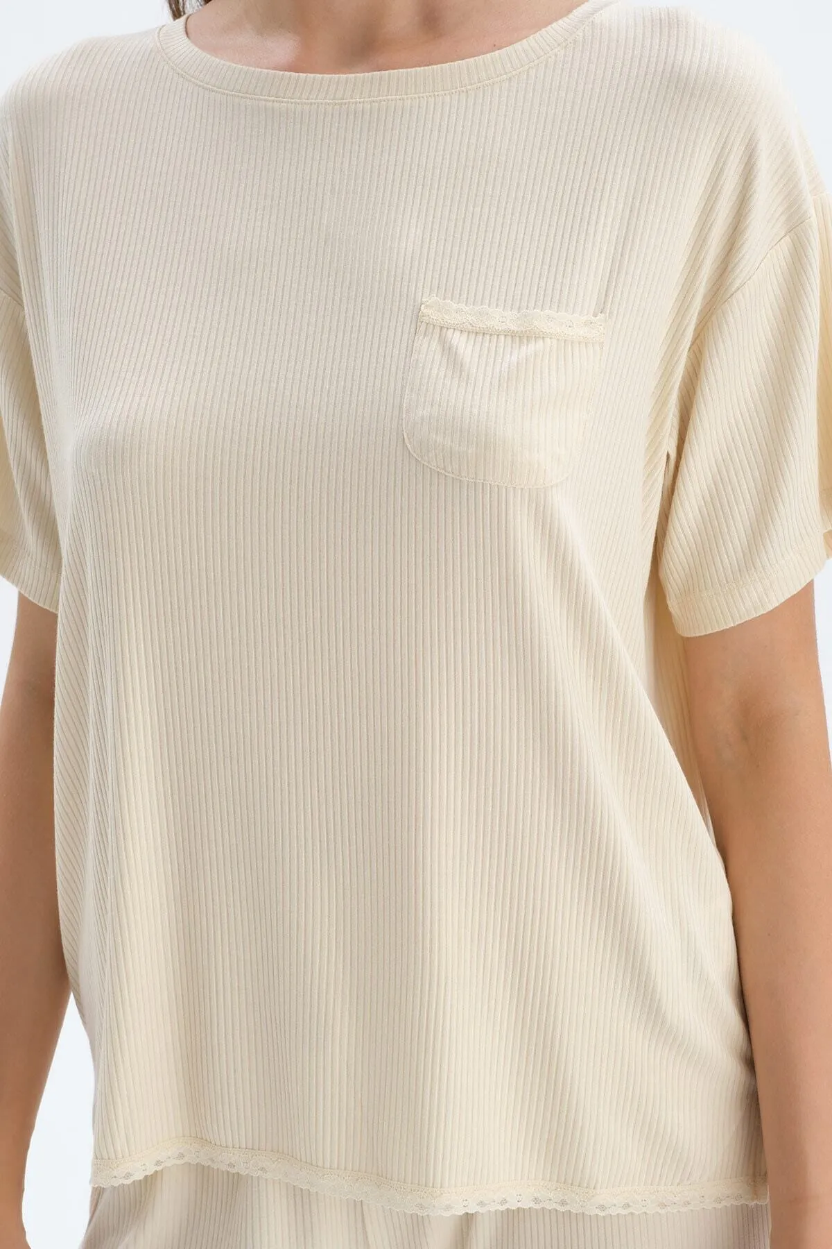 Dagi  Ecrufarbenes kurzärmliges T-Shirt-Pyjama-Oberteil aus Viskose