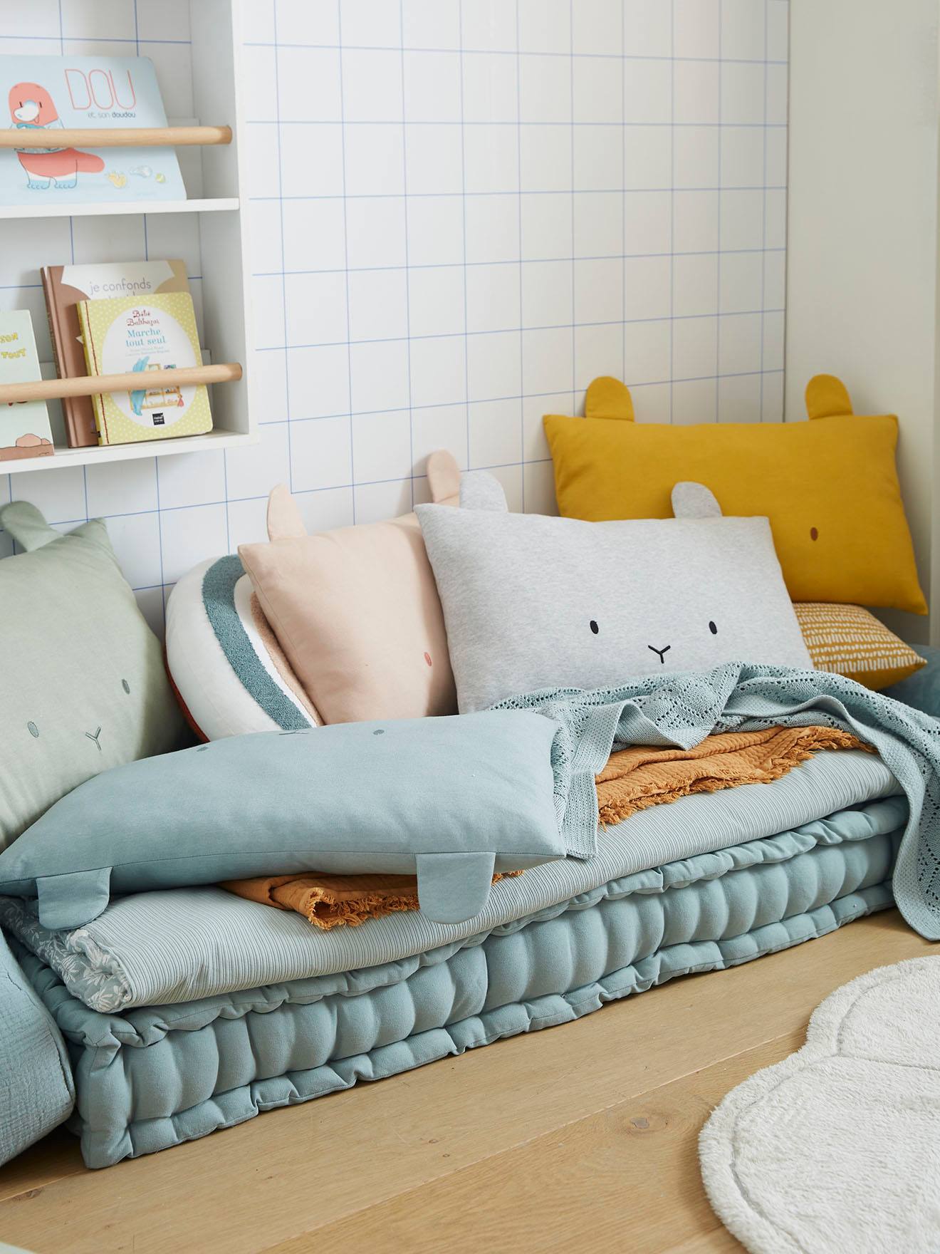 Coussin tête d'animal gris chiné