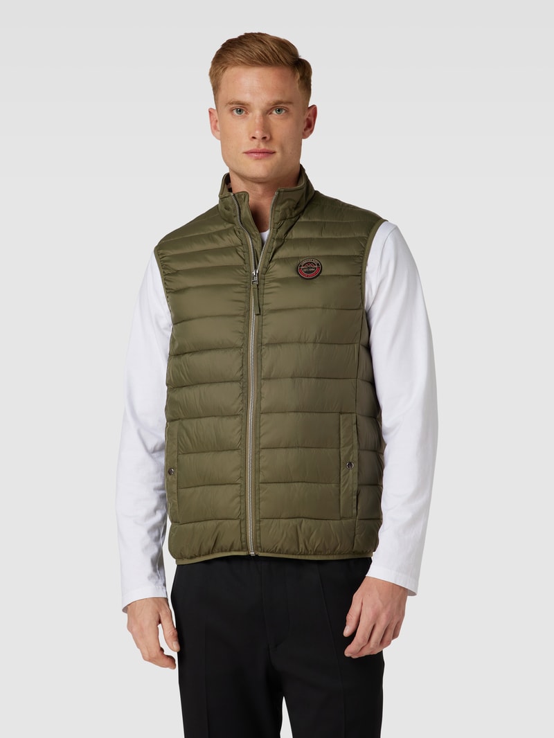 Steppweste mit Label-Patch in olivgrün
