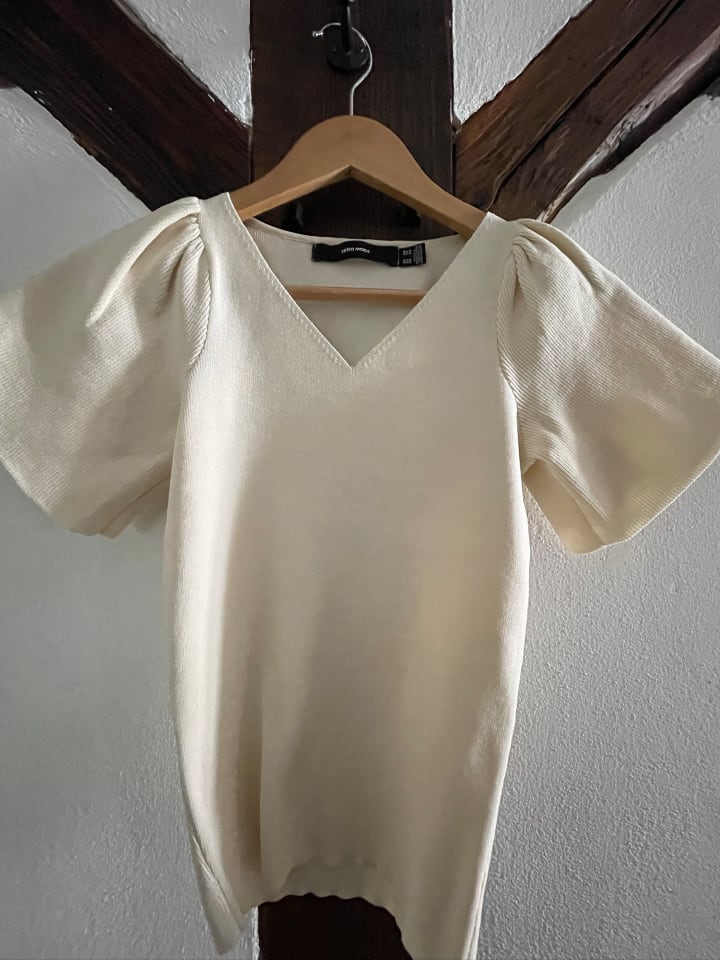 Vero Moda Geripptes Rüschen T-Shirt Kurzarm Strick Shirt VMGINNY in Beige günstig kaufen XS