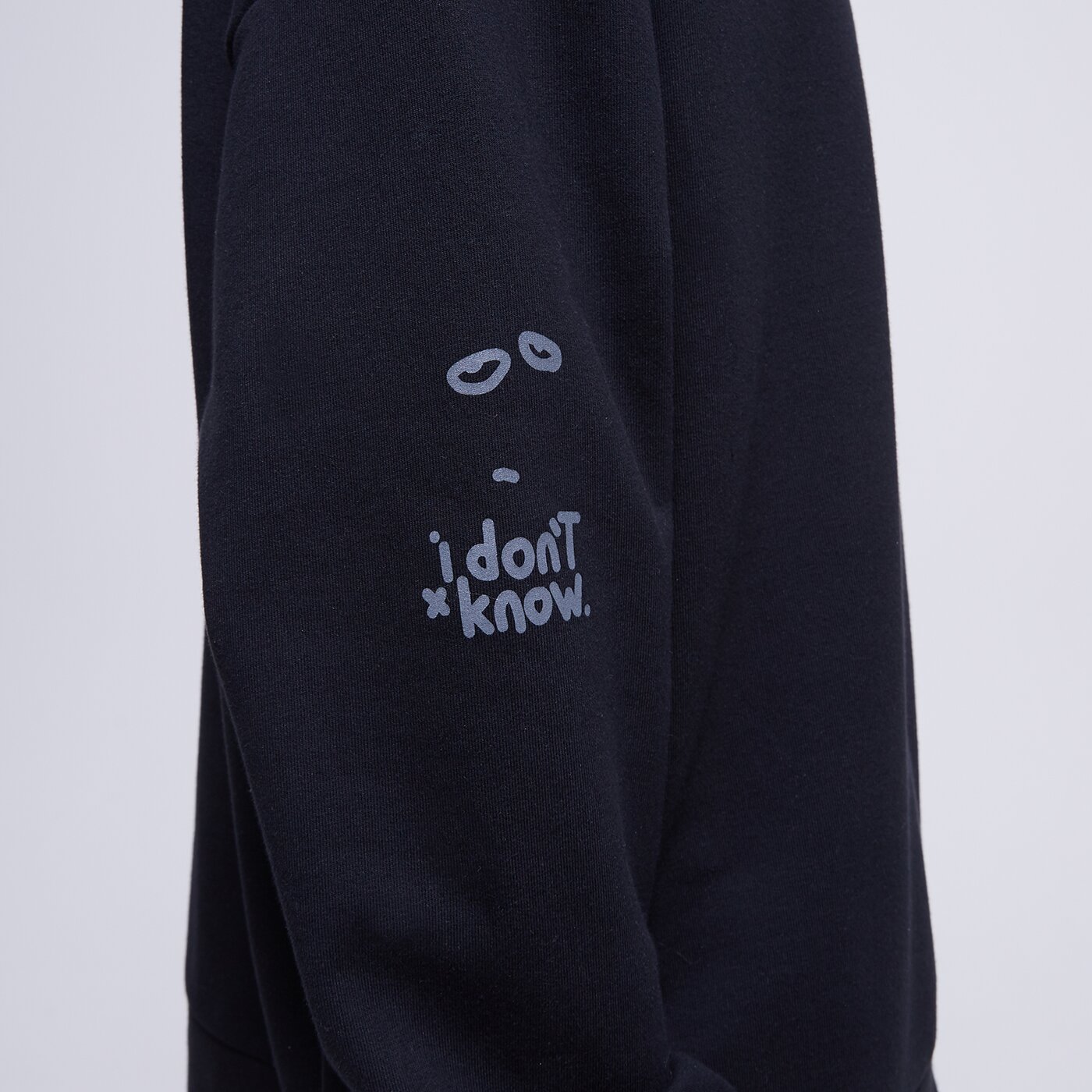 S.NOW JOB SIZEER CREWNECK “I DON'T KNOW” BLACK Schwarz