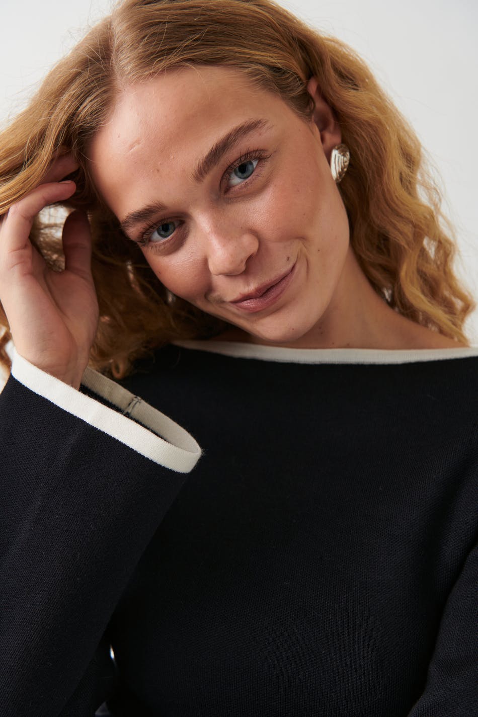 Wide sleeve knitted top