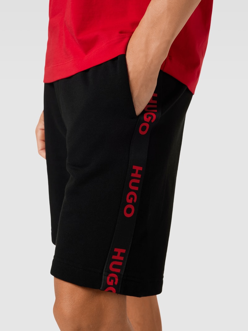 Sweatshorts mit elastischem Bund in schwarz
