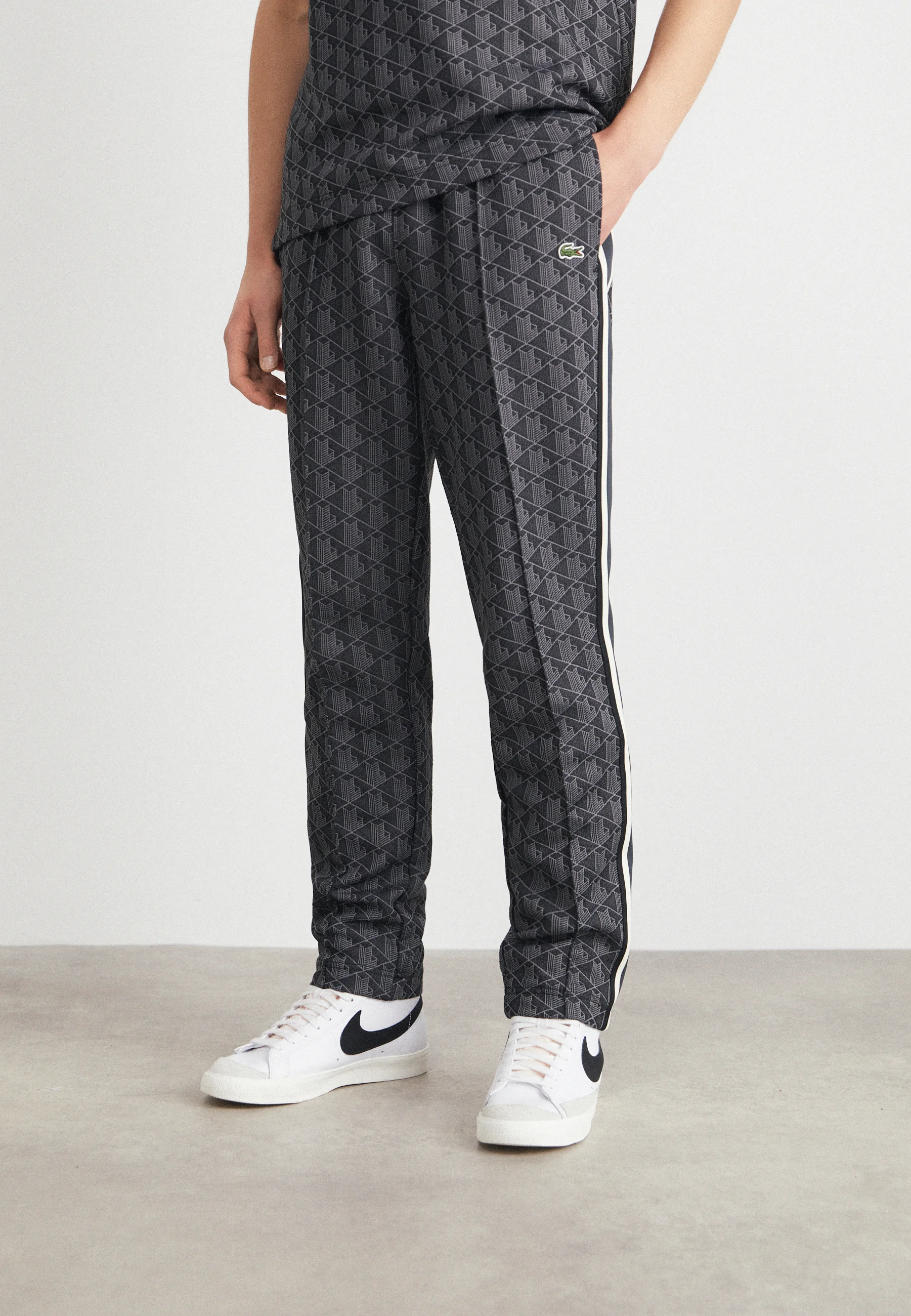 Pantalones deportivos Lacoste