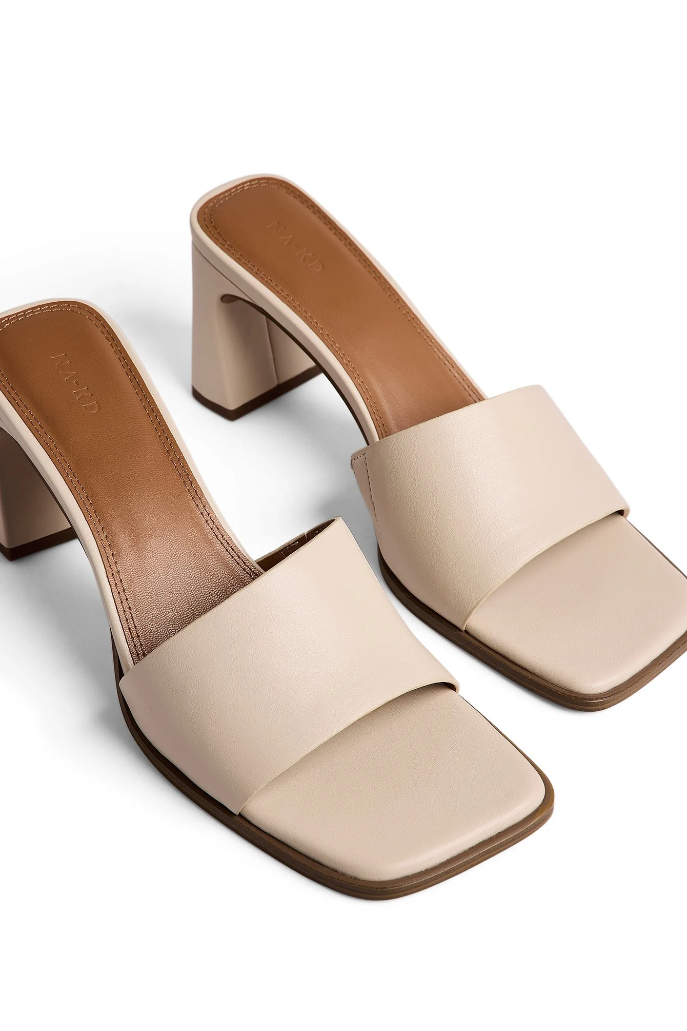 Sandalen mit ausgestelltem Blockabsatz