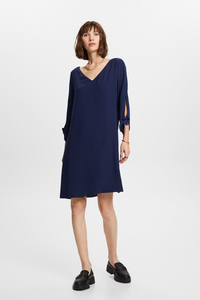 Crêpe-Kleid mit Laser-Cut-Details