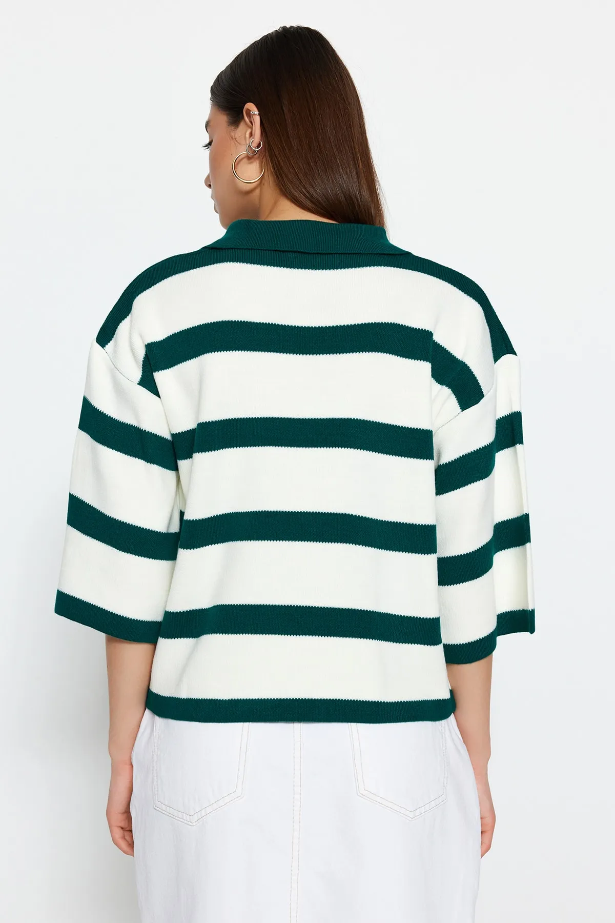 Trendyol Collection  Dunkelgrüner Basic-Strickpullover mit Streifen TWOAW23BZ00001