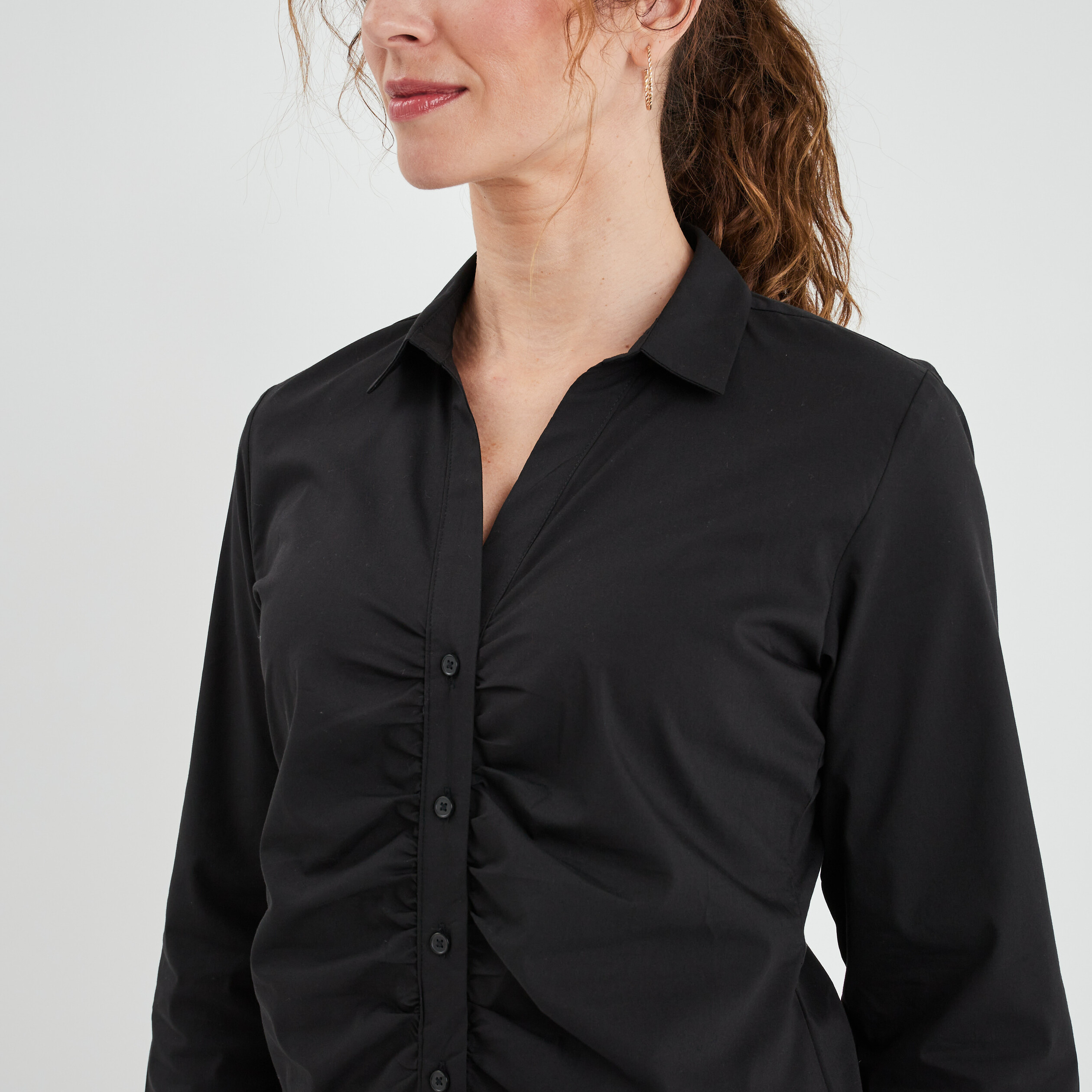 Chemise froncée cintrée satin Liberto noir femme | La Halle