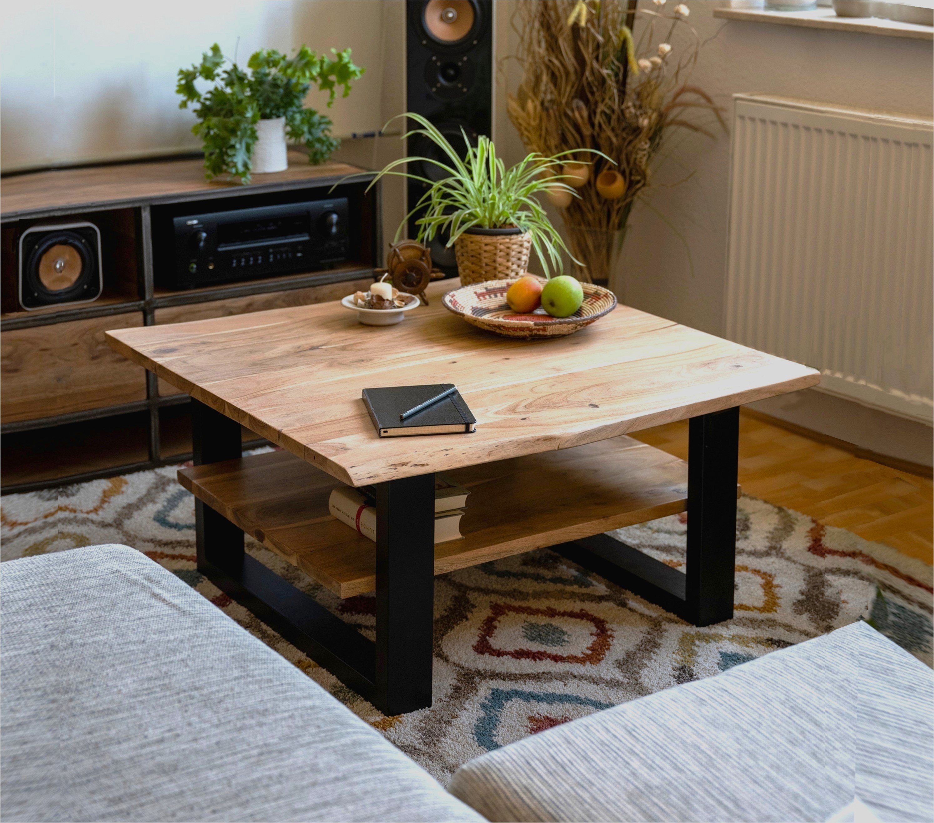 Junado® Couchtisch Patrick, Akazie Massivholz, Stärke Tischplatte 26mm, natürliche Baumkante