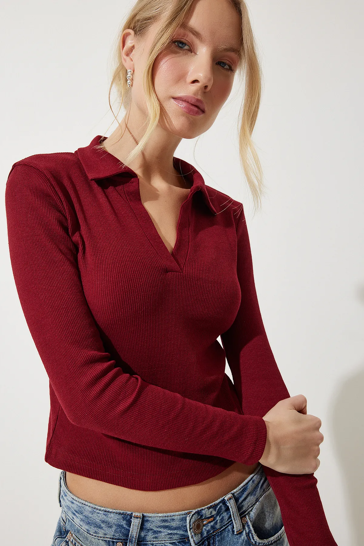 Happiness İstanbul  Burgunderrote schnurgebundene Strickbluse mit Polokragen für Damen GT00111